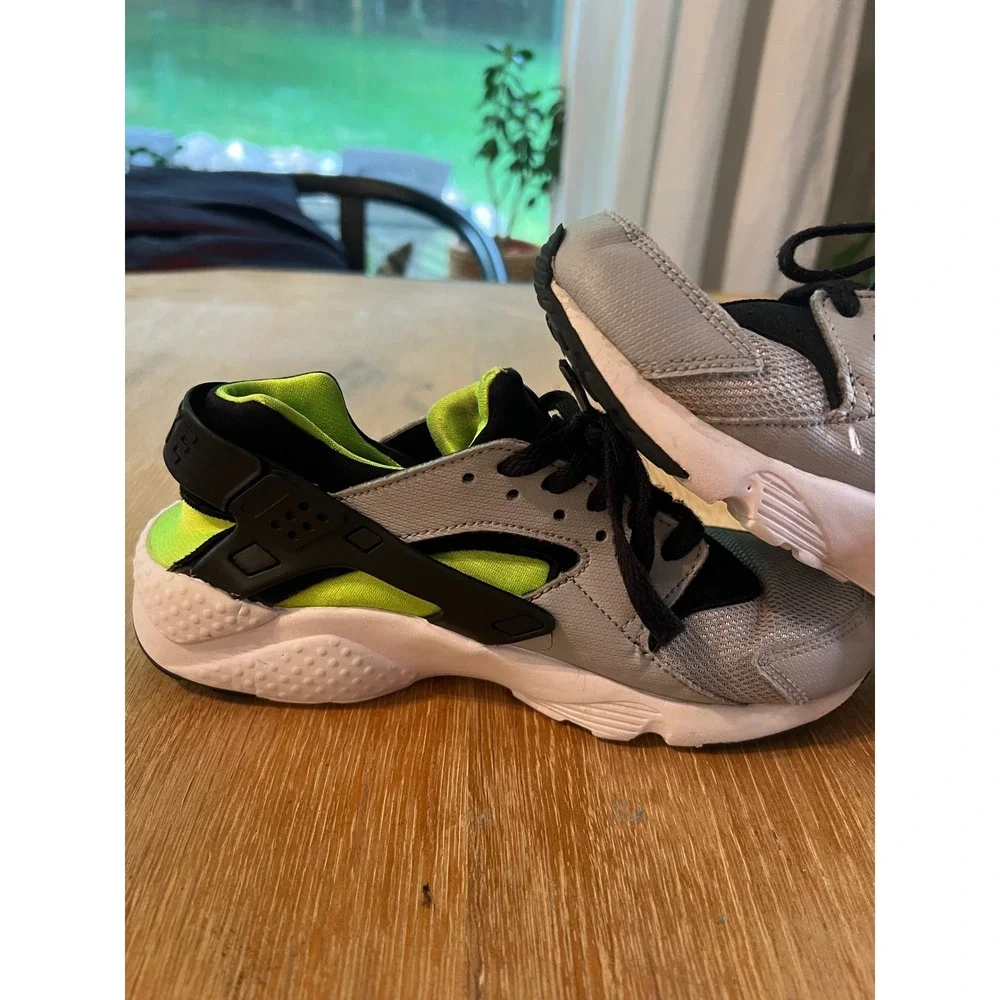 Nike Huarache Run SE Kids Sneakers Gray‎ Black Neon Green Shoes Size 5.5Y